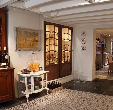 Alojamento de Acomodação e Pequeno-almoço Huyze Elimonica 4*