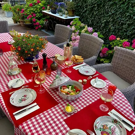 Huyze Elimonica Bed & Breakfast